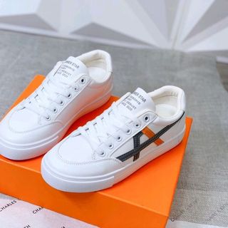 Sneakers đế bằng viền kẻ dây buộc Trắng