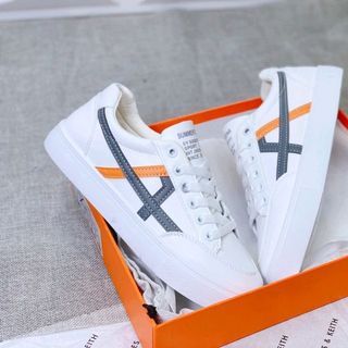 Sneakers đế bằng viền kẻ dây buộc Trắng
