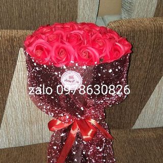 bó hoa sáp thơm 20 bông lưới tuyết hình tự chụp bằng cam thường