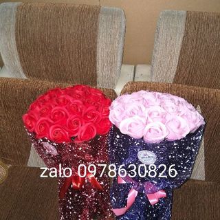 bó hoa sáp thơm 20 bông lưới tuyết hình tự chụp bằng cam thường