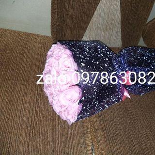 bó hoa sáp thơm 20 bông lưới tuyết hình tự chụp bằng cam thường
