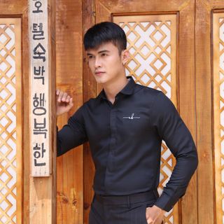 Áo sơ mi đen thêu giấu nút CELEB CM60