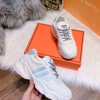 Sneaker độn đế cạnh viền 3 sọc