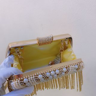 Ví cầm tay 136