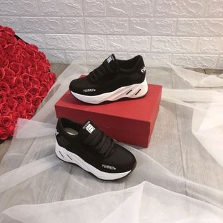 Sneaker độn đế êm cổ thấp màu đen