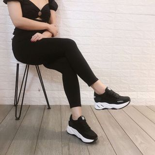 Sneaker độn đế êm cổ thấp màu đen