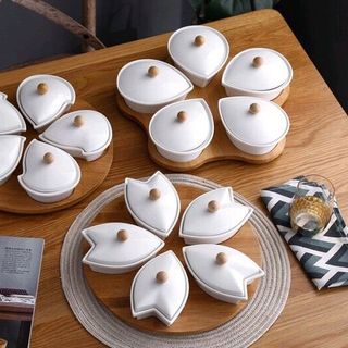 Quà tết - khay mứt sứ đế gỗ tre in logo