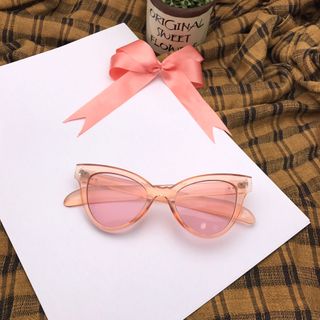 Kính mát model mắt mèo