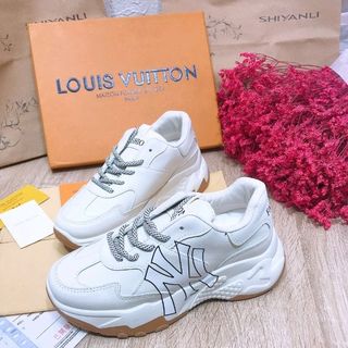 Sneaker đế cao ny dây kẻ viền trắng