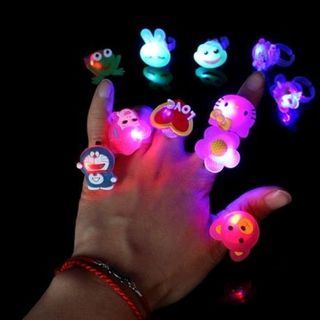 nhẫn hoạt hình có đèn sẵn pin