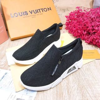 Giày slipon đế cao khóa cạnh đen