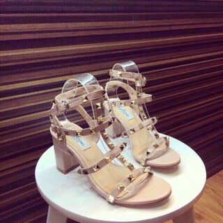 Sandal cao gót đinh tán 2 màu
