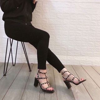 Sandal cao gót đinh tán 2 màu