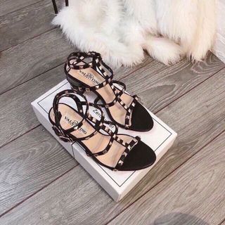 Sandal cao gót đinh tán 2 màu
