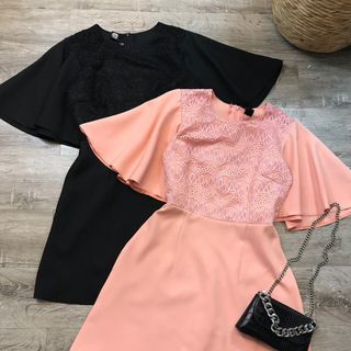 Đầm xoè dáng chữ A phối ren tay rủ TK