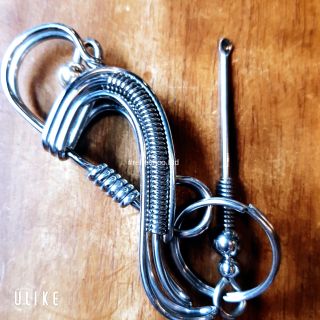 Móc khóa độc - kèm cây lấy ráy tai Refresh