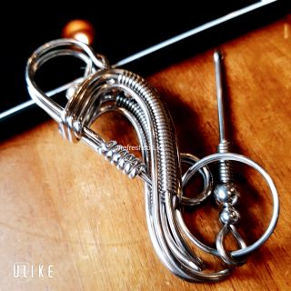 Móc khóa độc - kèm cây lấy ráy tai Refresh