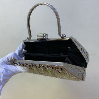 Ví cầm tay xoàn 18