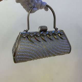 Ví cầm tay xoàn 18