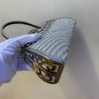 Ví cầm tay xoàn 18