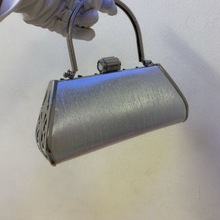 Ví cầm tay xoàn 18