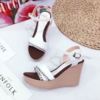 Giày sandal de xuong