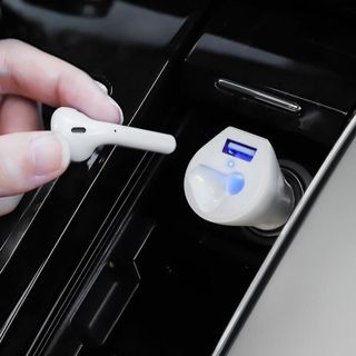 Tai nghe Bluetooth BC23 - kèm cốc sạc trên xe hơi