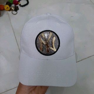NÓN LƯỠI TRAI NY 2 MÀU TRẮNG VÀNG NÓN LƯỠI TRAI NY SI VÀNG