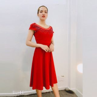 Đầm Đỏ Dự Tiệc Xòe Kết Hạt Cổ Cao Cấp