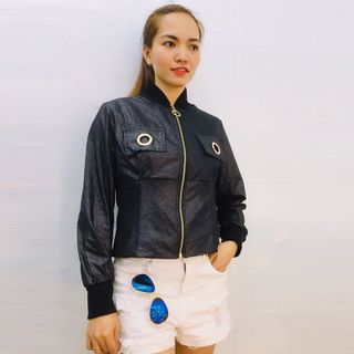 Áo Khoác Đen Nhũ Kim Tuyến