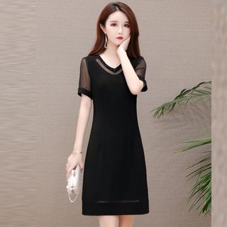 Đầm Đen Dự Tiệc Phối Lưới Cổ Tim Đính Ngọc