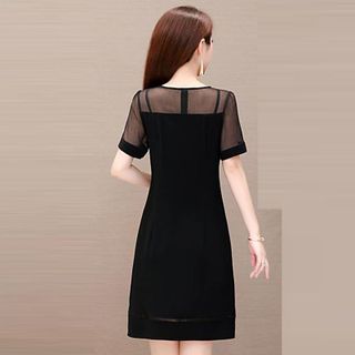 Đầm Đen Dự Tiệc Phối Lưới Cổ Tim Đính Ngọc