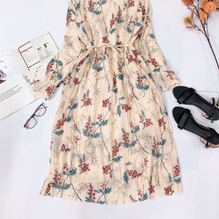 Đầm bi nhún li cổ bèo