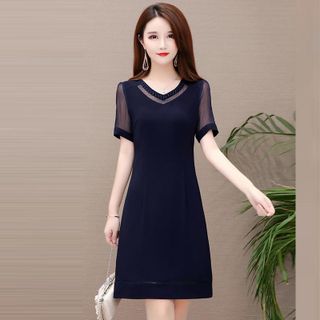 Đầm Xanh Navy Dự Tiệc Phối Lưới Cổ Tim Đính Ngọc