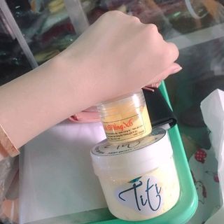 Kem body trắng da