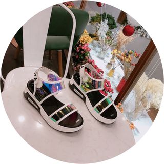 Giày sandal màu cầu vong