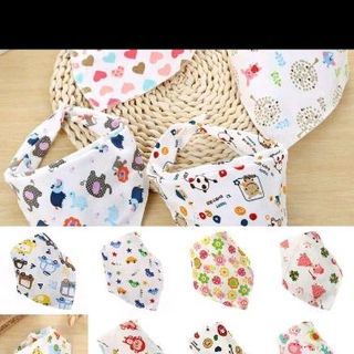 Yếm tam giác cho bé