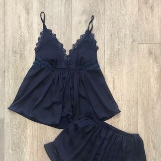 Đồ bộ ngủ đùi hai dây sexy lụa cao cấp