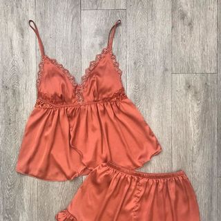 Đồ bộ ngủ đùi hai dây sexy lụa cao cấp