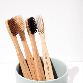 Bàn chải răng bằng tre