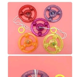Đồ chơi nhiều màu có đèn có sẵn pin