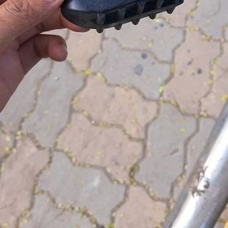 cao su bọc chân chống xe máy tiện dụng