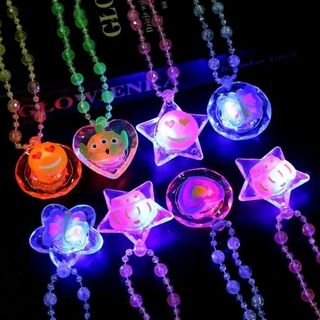 Dây chuyền có đèn led có sẵn pin nha