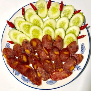 Lạp xưởng trứng muối