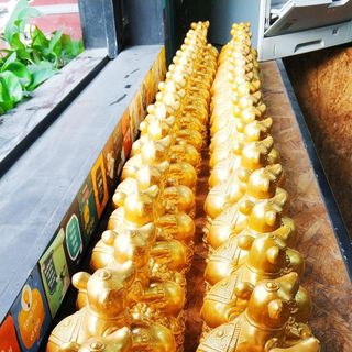 TƯỢNG ĐÁ PHONG THỦY CHUỘT ÔM TIỀN VÀNG CHO NĂM 2020