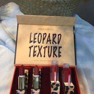 Son môi Holdlive Leopard Dao Beo