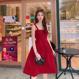 Đầm xoè đỏ dáng chữ A