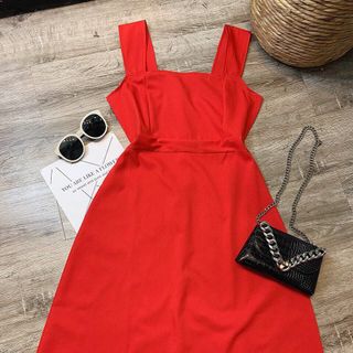 Đầm xoè đỏ dáng chữ A