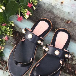 Dép nữ viền ngọc trai