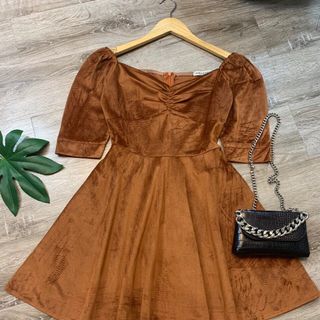 Đầm xoè nhung nhíu ngực màu nâu vintage